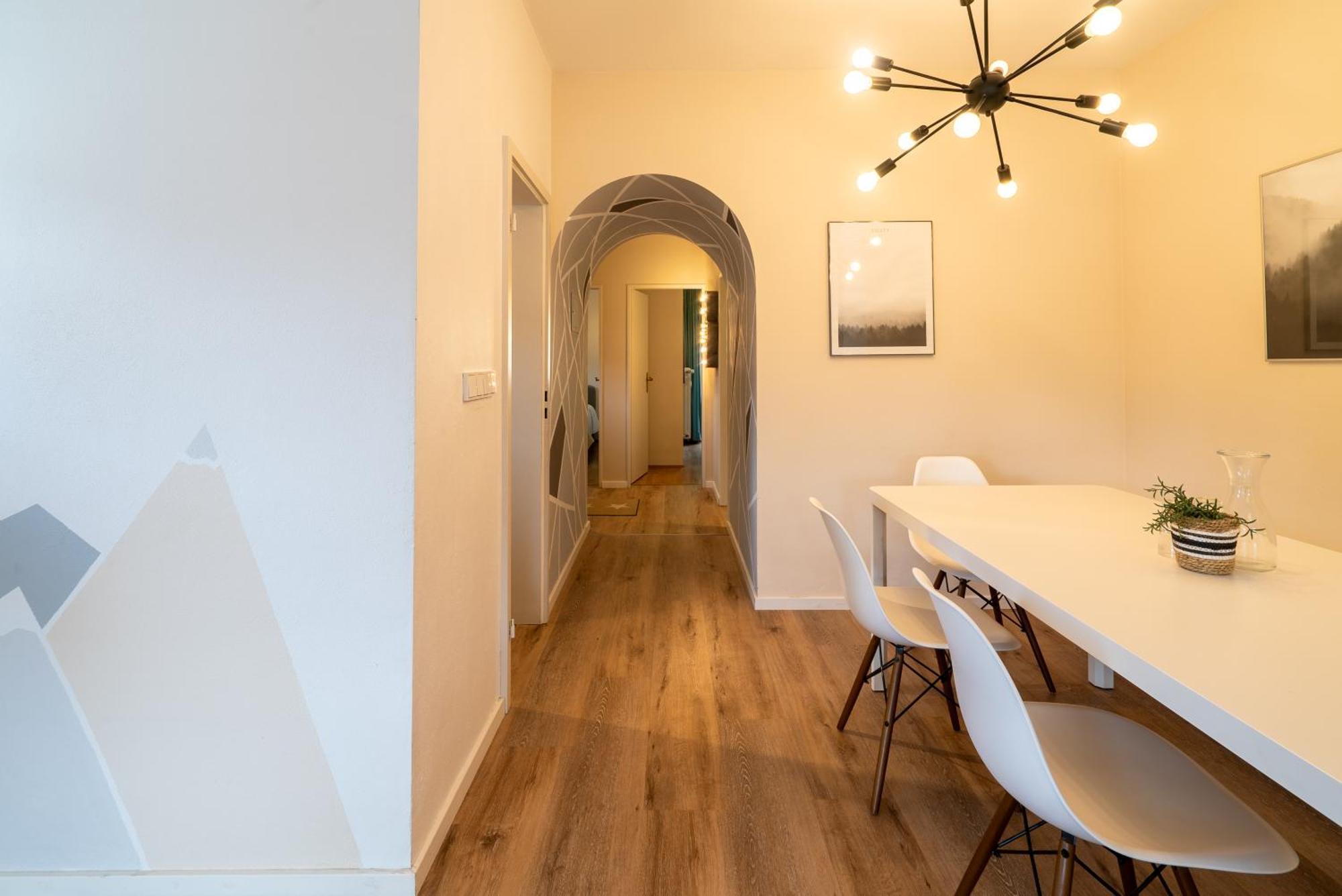 Appartement 3-zimmer-rueckzugsort Mit Panoramabalkon In Bestlage