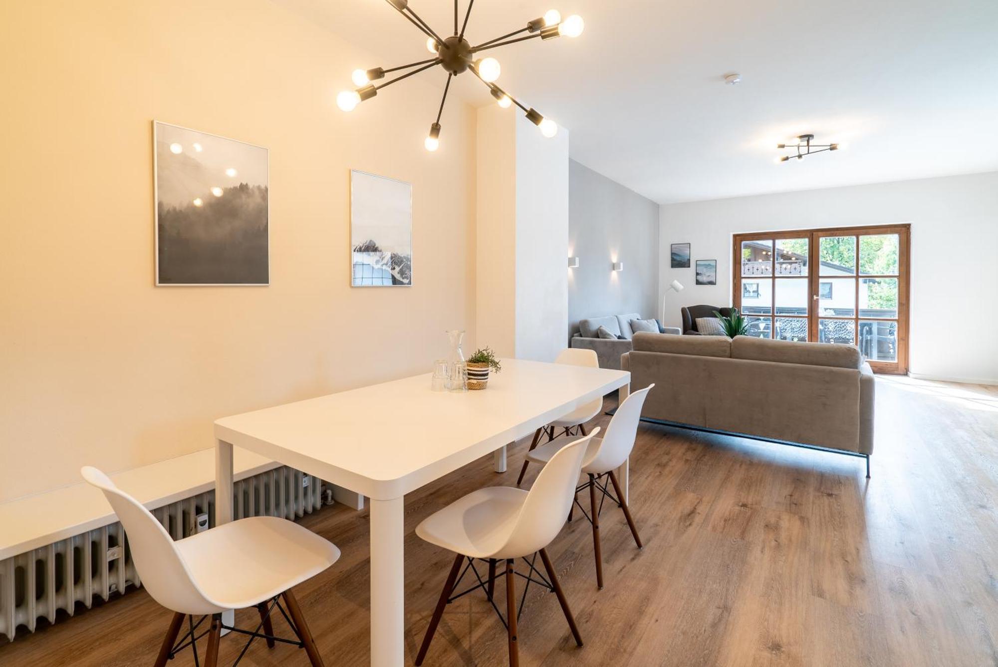 Apartment 3-zimmer-rueckzugsort Mit Panoramabalkon In Bestlage *