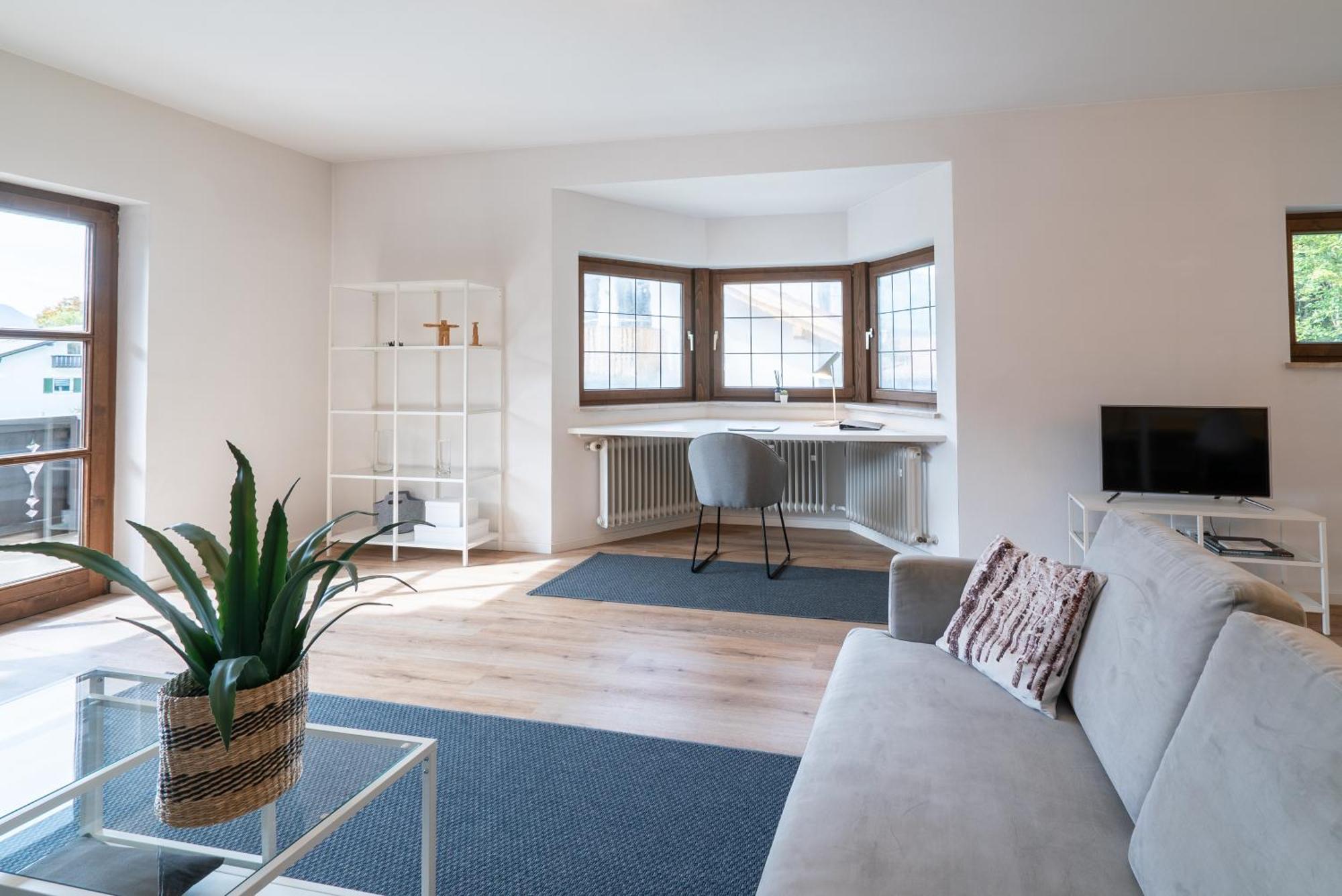 3-zimmer-rueckzugsort Mit Panoramabalkon In Bestlage Apartment